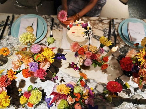 10月16日,趙麗穎曬照慶祝36歲生日,穿苗族服裝嬌俏靈動